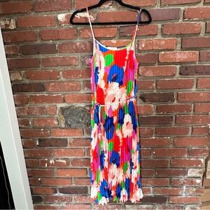 Sam Edelman NWT Retro Floral‎ Plisse
Pleated Midi dress size medium vacation